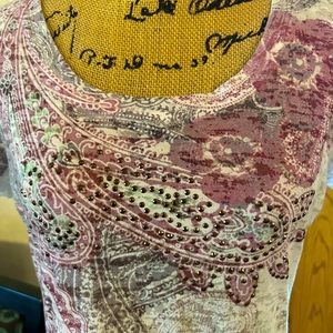 Maurices Large lightweight tee. Pink and cream with pink sequins.